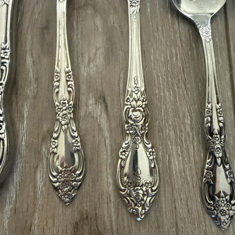 Lot of 7 Oneida Community LOUISIANA Stainless Glossy Spoons & Knives Flatware